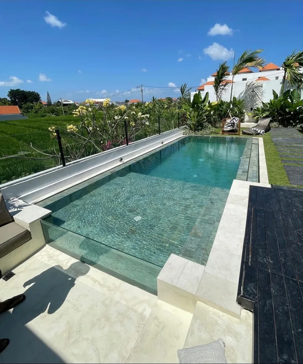 Villa swimming pool with cream stone steps and pool edge
